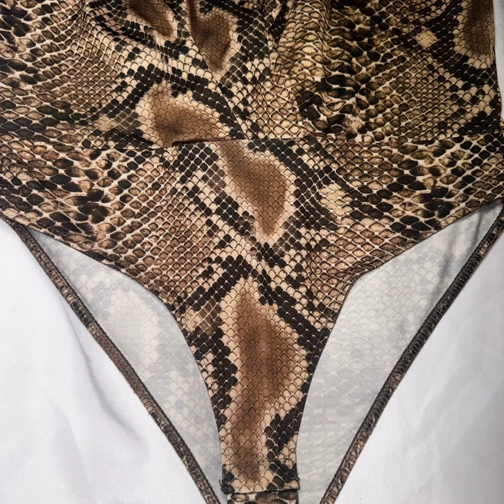 Zara Beige Snake Print Top - Picture 6 of 8